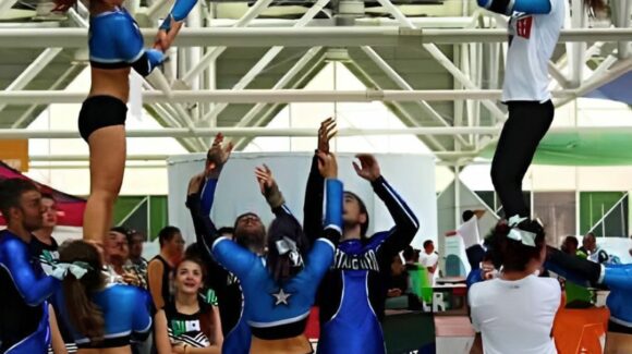 CORSI DI ACROBATICA E CHEERLEADING